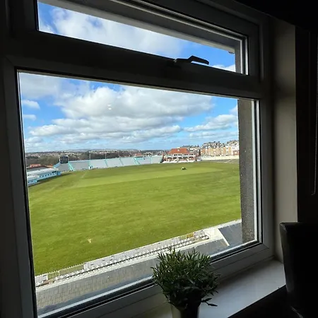 45 The Square Apartments, Apartament *