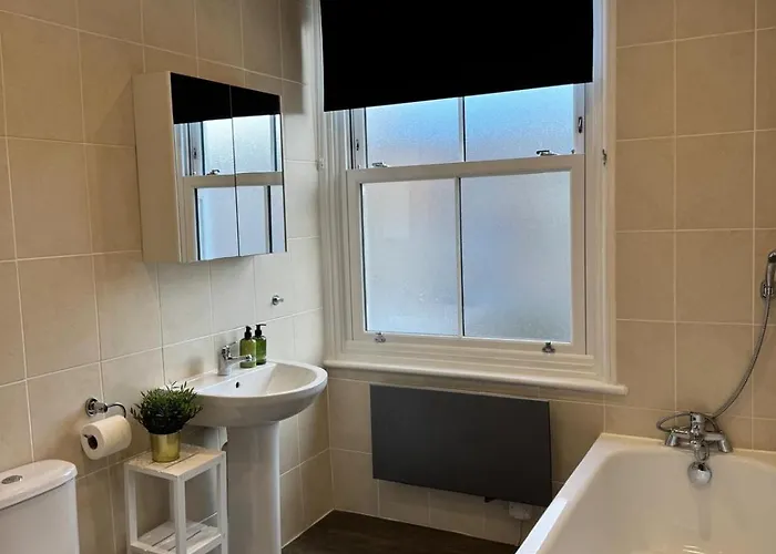 アパート 45 The Square Apartments, スカーバラ