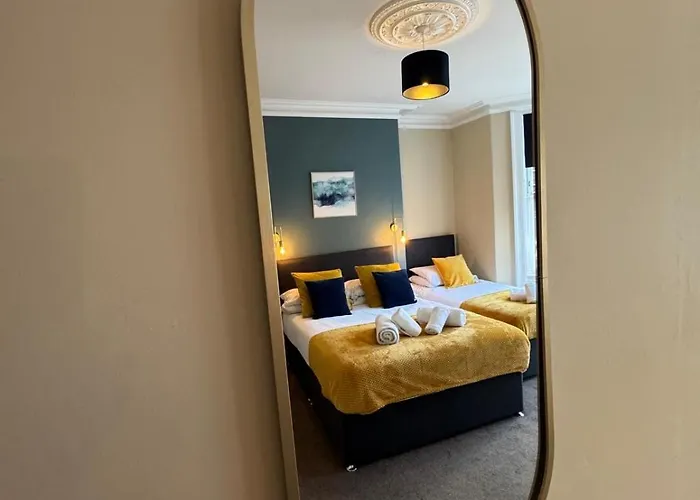 45 The Square Apartments, アパート